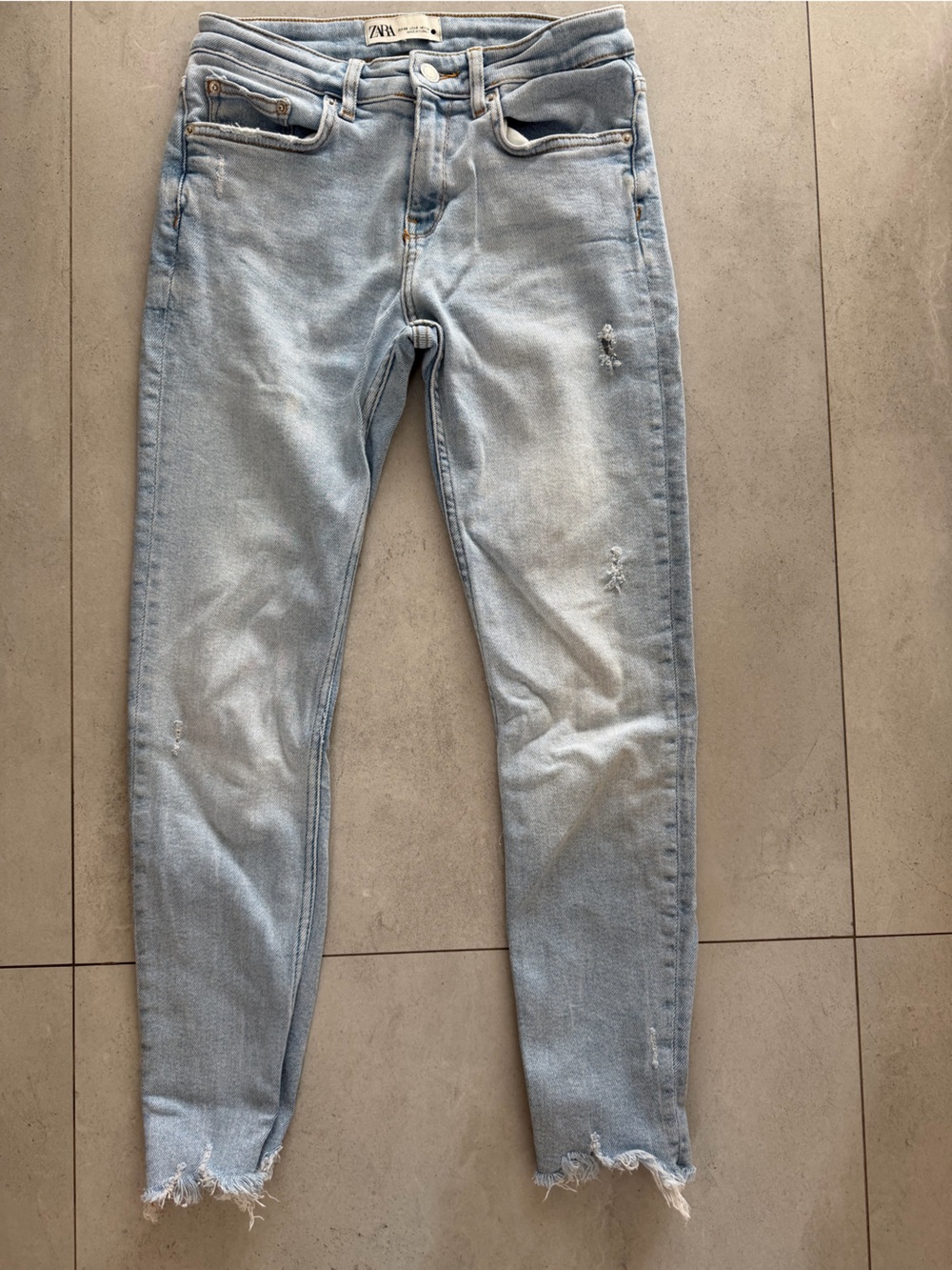 Zara Light Wash Distressed Skinny Jeans | Raw Hem | Trendy Denim
